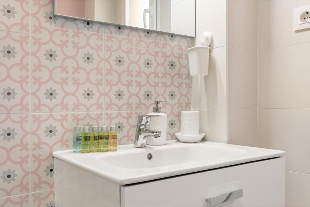 2 Bedrooms 1 Bathroom Furnished - Las Letras - Bright - Mintystay Madrid Kültér fotó