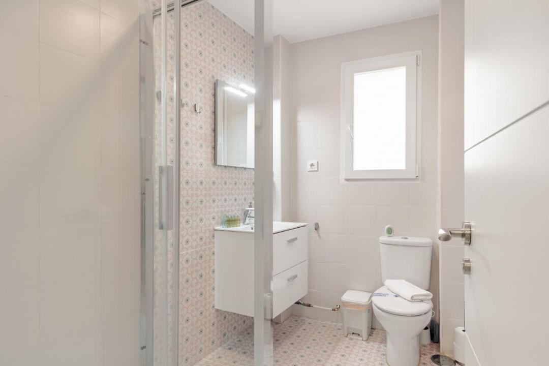 2 Bedrooms 1 Bathroom Furnished - Las Letras - Bright - Mintystay Madrid Kültér fotó