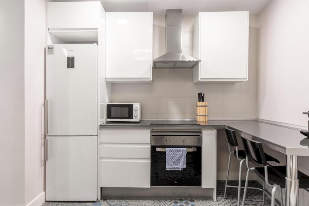 2 Bedrooms 1 Bathroom Furnished - Las Letras - Bright - Mintystay Madrid Kültér fotó