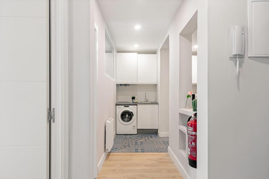 2 Bedrooms 1 Bathroom Furnished - Las Letras - Bright - Mintystay Madrid Kültér fotó