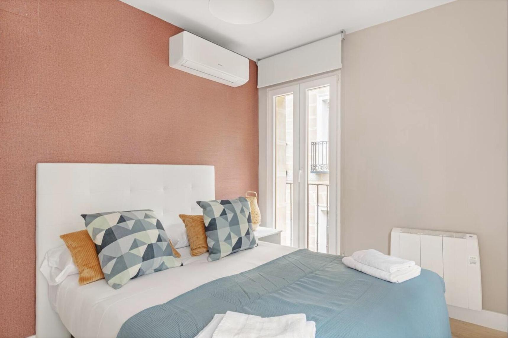 2 Bedrooms 1 Bathroom Furnished - Las Letras - Bright - Mintystay Madrid Kültér fotó